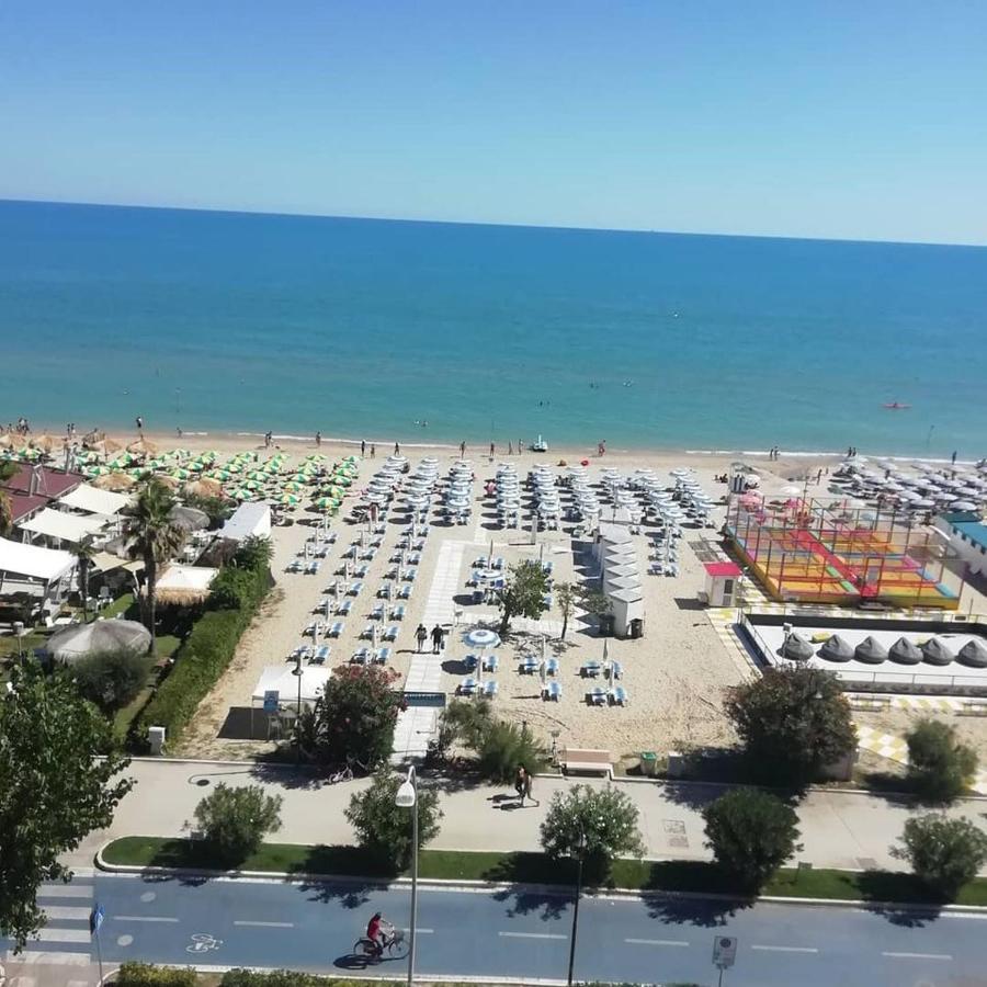 Hotel Boston Alba Adriatica Exteriör bild