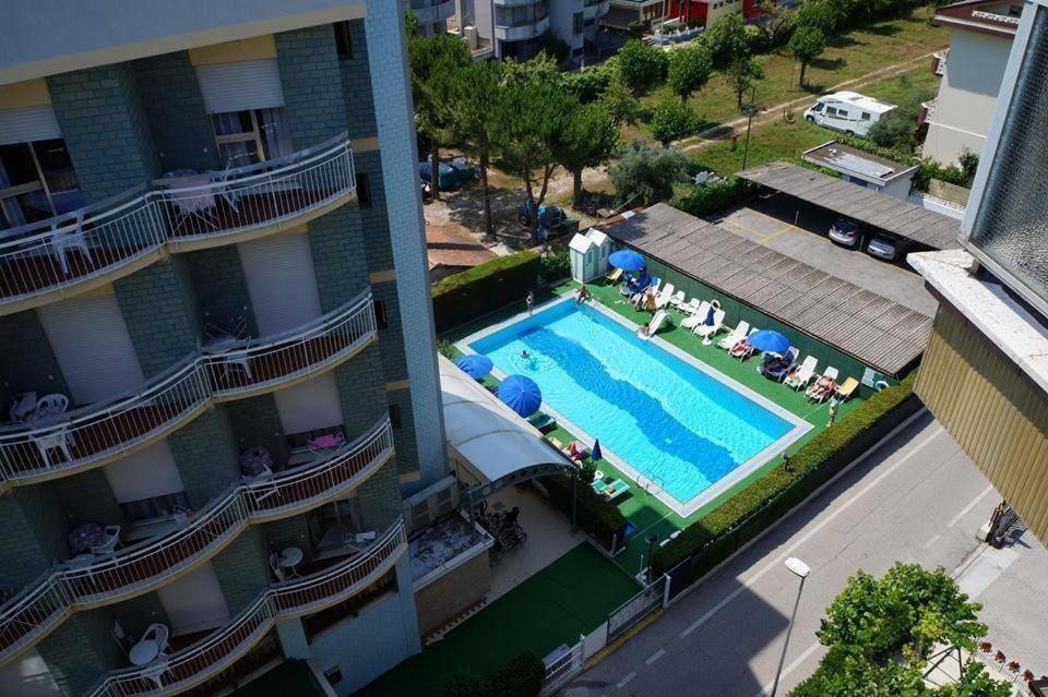 Hotel Boston Alba Adriatica Exteriör bild