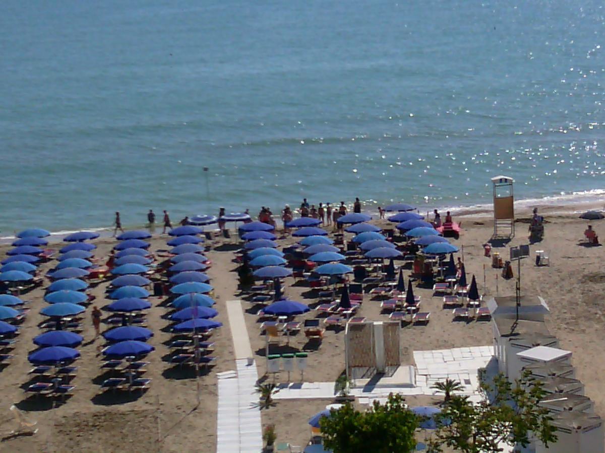 Hotel Boston Alba Adriatica Exteriör bild