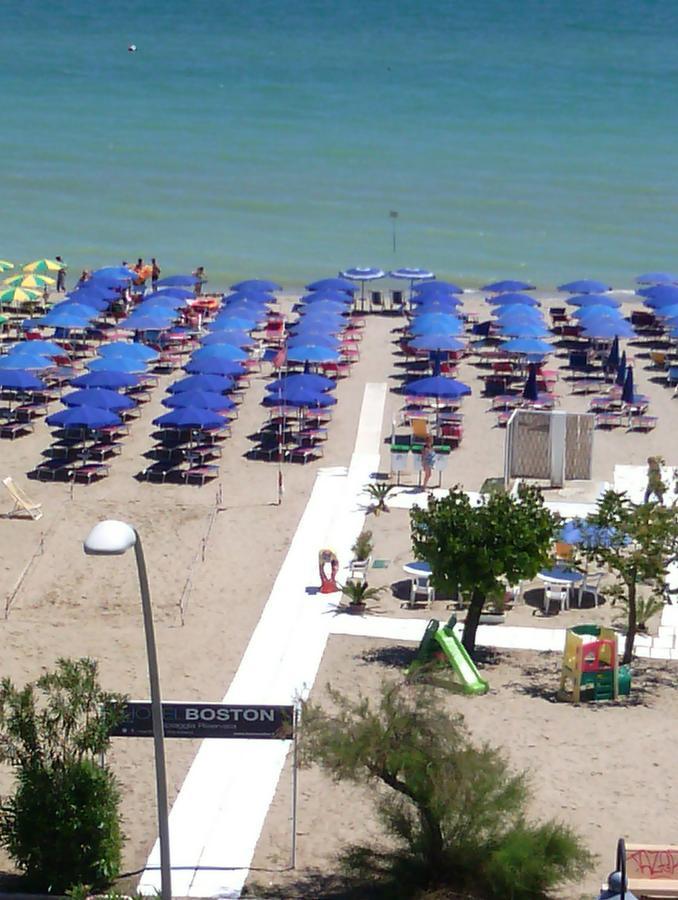 Hotel Boston Alba Adriatica Exteriör bild