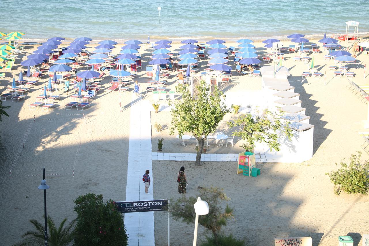 Hotel Boston Alba Adriatica Exteriör bild