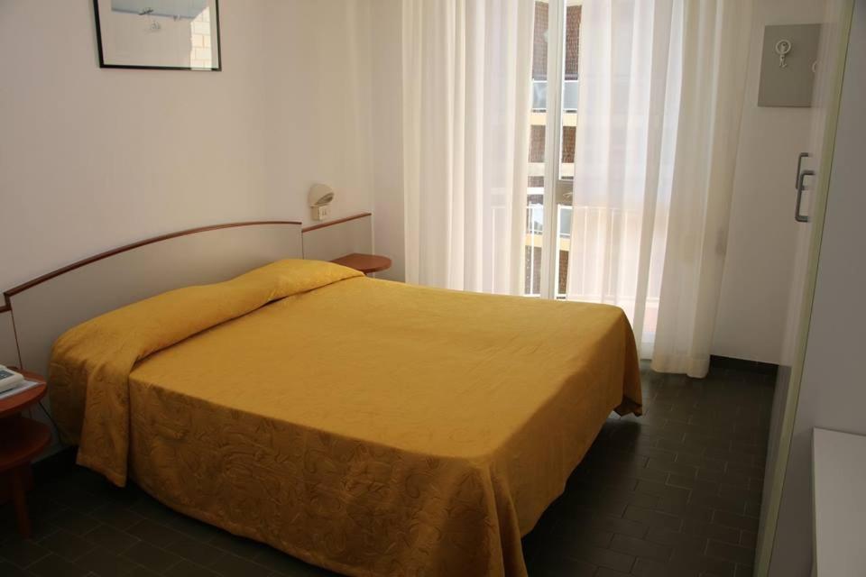 Hotel Boston Alba Adriatica Exteriör bild
